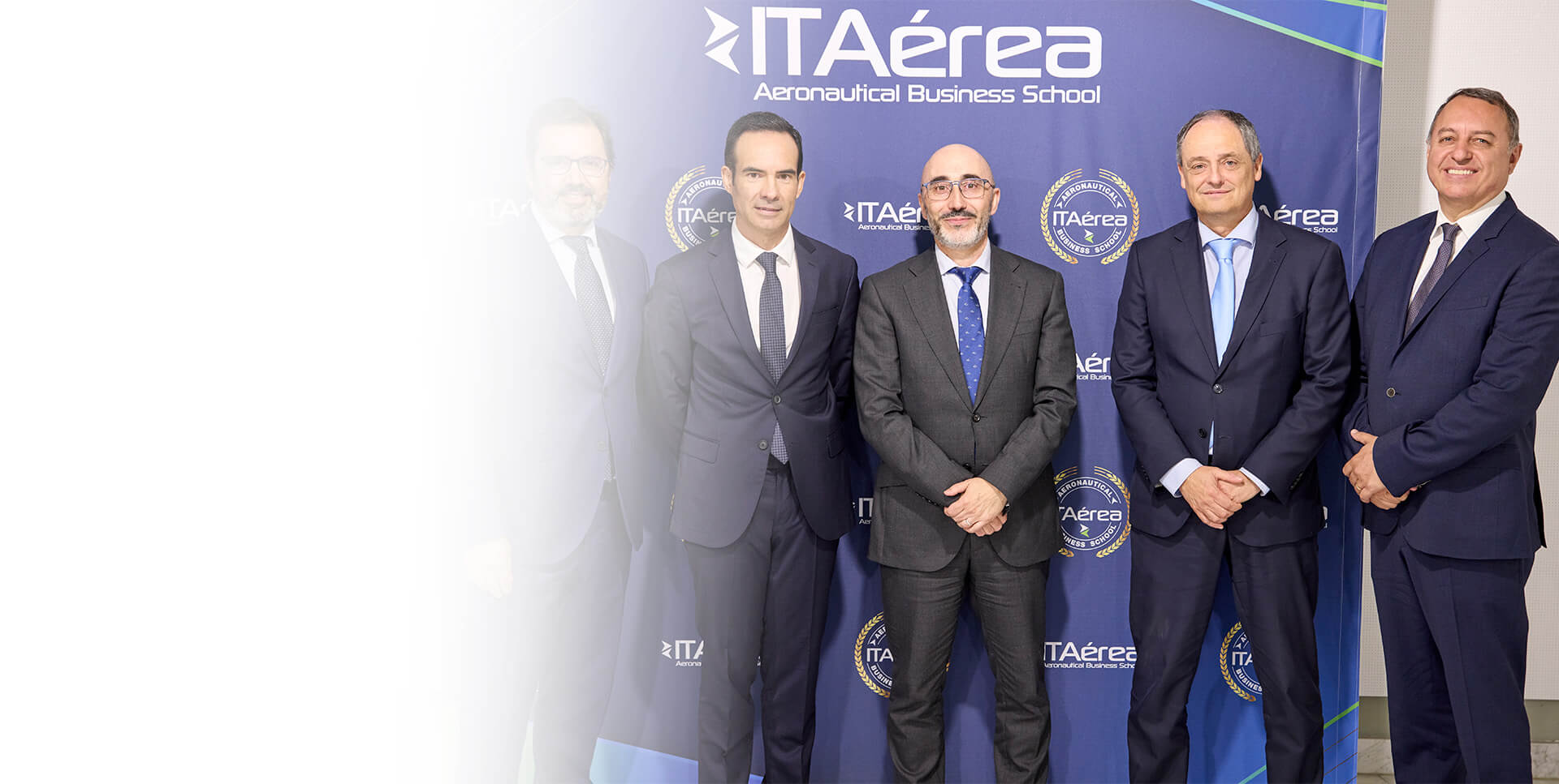 <span class='negritaslide'>Máster Oficial en Gestión y Dirección<br />Aeronáutica y Aeroportuaria<br />MGDA MADRID</span>