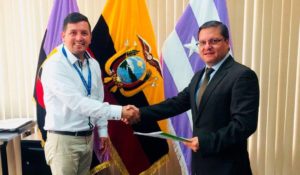 acuerdo 300x175 - ITAérea Ecuador Firma Convenio de Colaboración con la Universidad Politécnica Salesiana