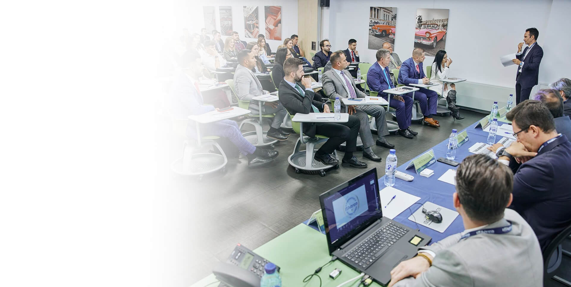 <span class='negritaslide'>Formación presencial y e-learning </span>