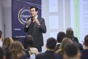 ITAérea da la bienvenida a la promoción 2025-2027 del MGDA Oficial Executive Presencial de Madrid CUEC1636 300x200 - ITAérea da la bienvenida a la promoción 2025-2027 del MGDA Oficial Executive Presencial de Madrid