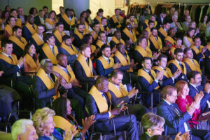 IMG 8425 300x200 - Así fue la ceremonia de graduación 2024