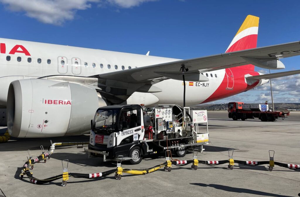 Iberia vuelo biofuel 1024x671 - Primer vuelo de Iberia con biocombustible que Repsol fabrica en España con residuos