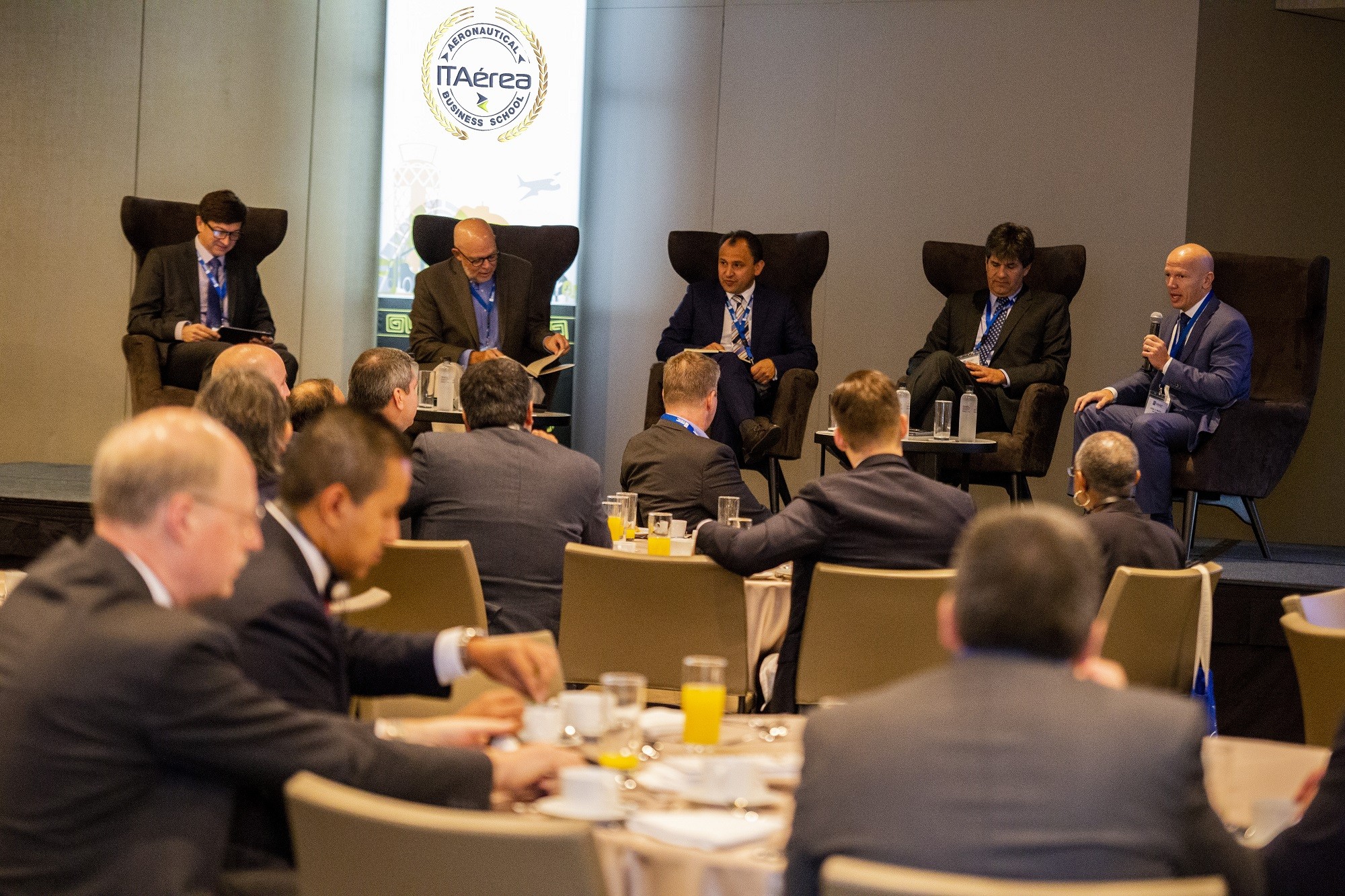 WBPs Breakfast and CEOs Panel ITAerea00402 - IV Encuentro Sectorial: Aeropuertos