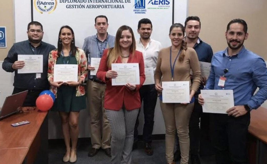 gradua 1024x630 - AERIS Costa Rica Entrega a sus Directivos los Certificados del Diplomado Internacional en Gestión Aeroportuaria ITAérea - ACI-LAC – CIFAL Mérida