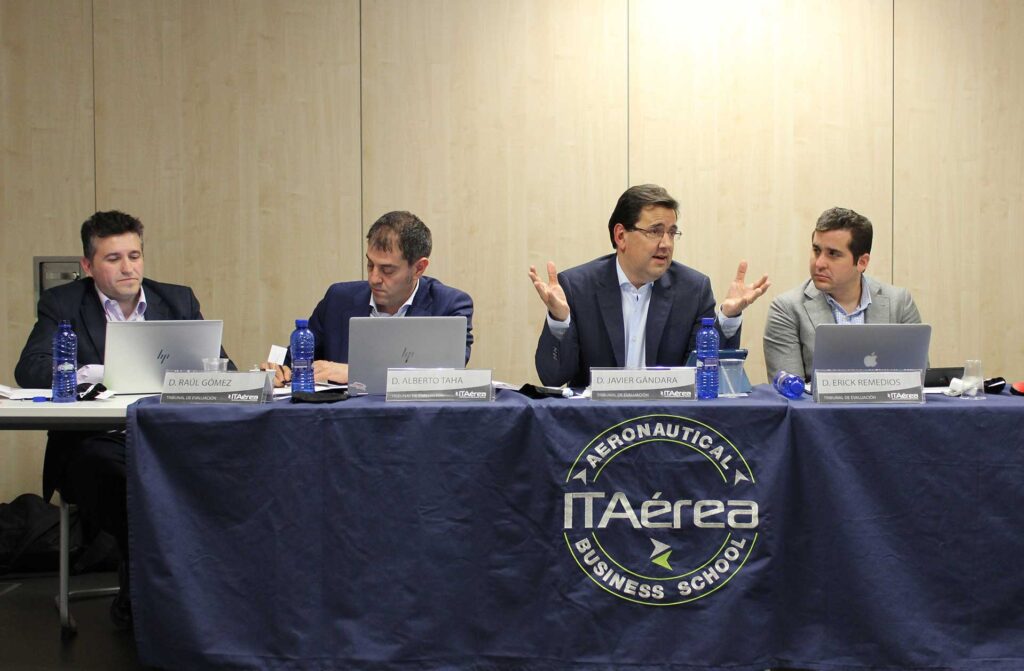 tribunal 1024x671 - Alumnos de ITAérea exponen sus planes de negocio ante un tribunal de excepción